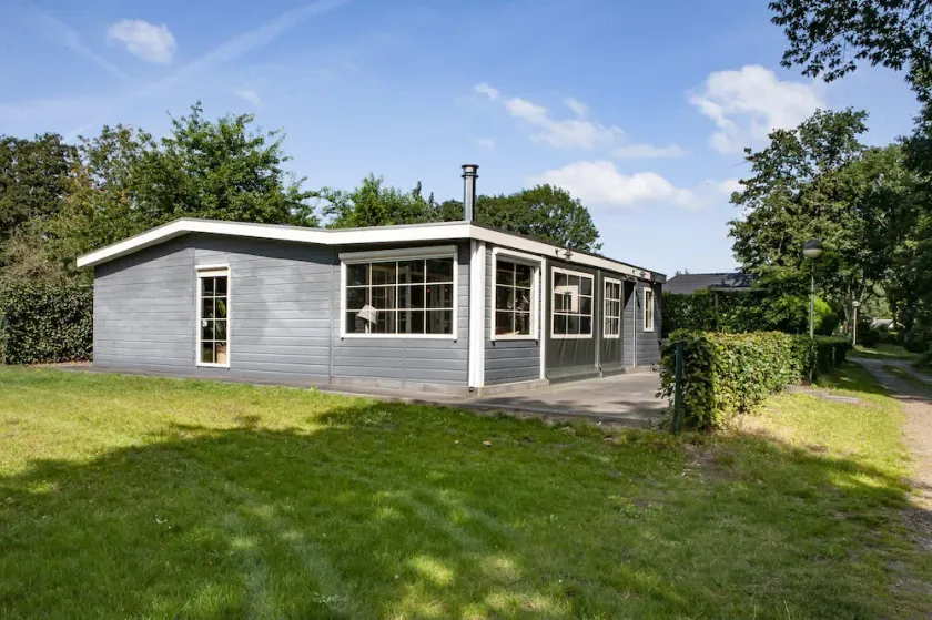 Lovely spacious 5 person chalet in the middle of the Heydeveld - Image 1