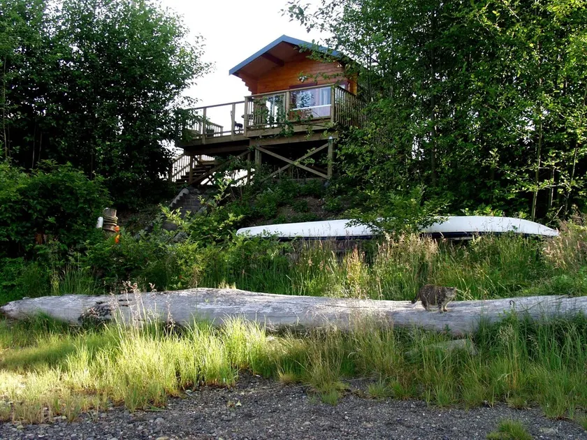 Cozy, romantic waterfront cabin. Sleeps 2, pet-friendly, walk to all amenities. - Image 1