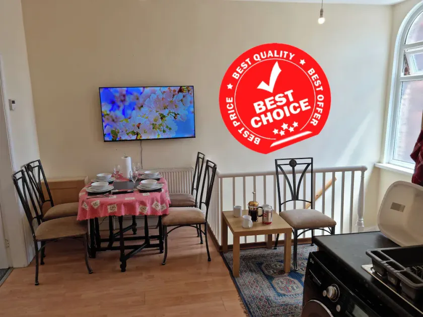 Spacious Apartment Near Rochdale Centre Train Tram Bus Free Parking Fast Wi-Fi - Image 1