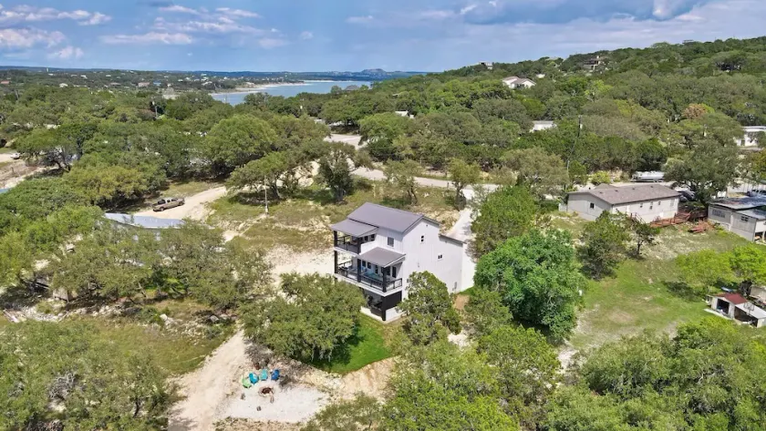 Canary Lakehouse - Image 1
