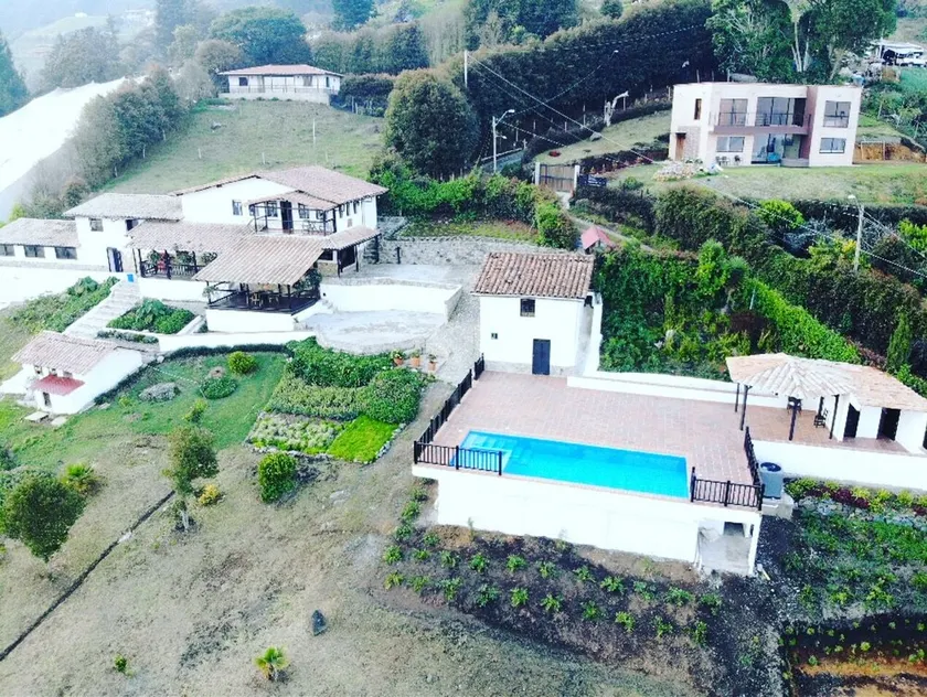 La sucursal del cielo only 20 minutes from downtown medellin. - Image 1