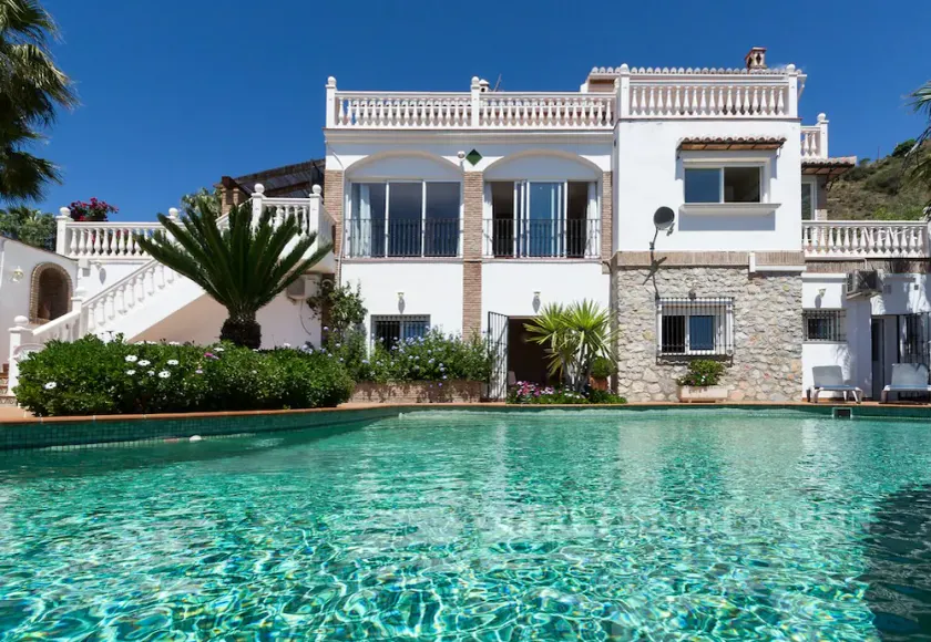 Villa Esmeralda mit privatem beheiztem Pool, Sauna und toller Aussicht - Image 1