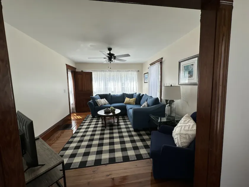 Spacious 5 bdrm Retreat Steps to Lake Ontario & Fair Haven State Park Sleeps 10! - Image 1