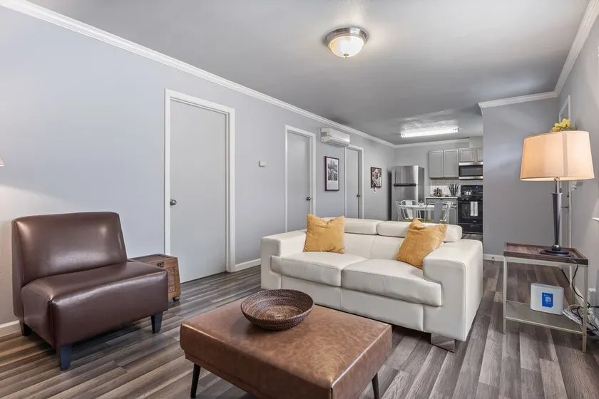 2BR Getaway Near Downtown, Old Sac & Riverfront - Image 1