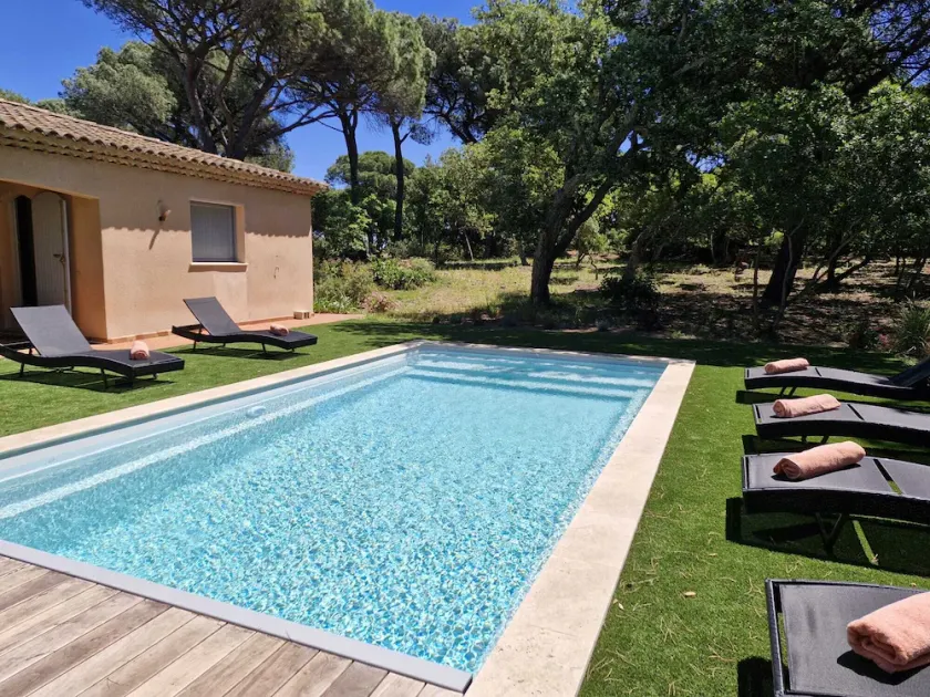 Magnificent villa with sea view and heated swimming pool. Petanque, beach and coastal path - Image 1