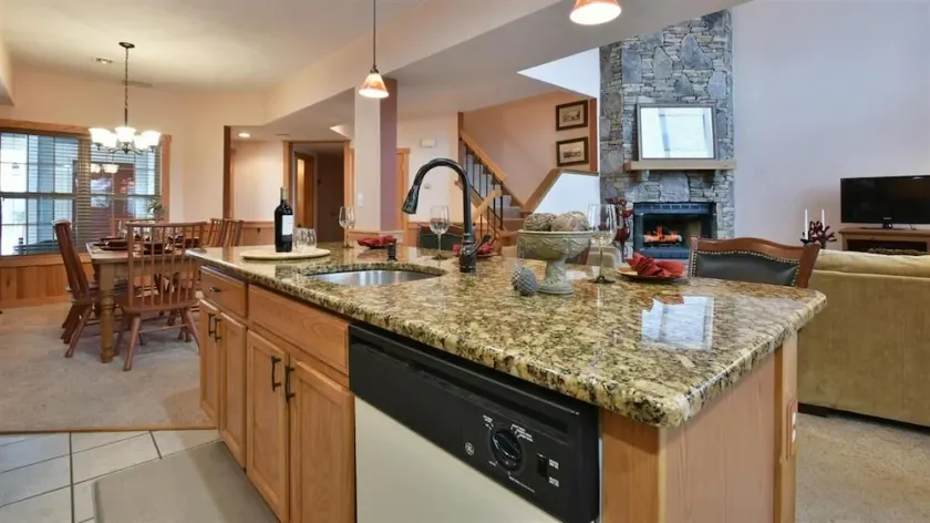 Seven Springs 4 BR Premium Condo, Sleeps 9 by RedAwning - Image 1