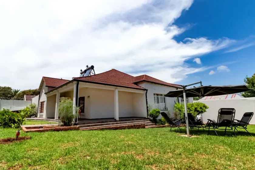 6-9 bedroom house for group trips - Image 1
