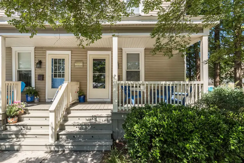 Next to the park and 2 blocks to the Beach and restaurants! RIGHT side of Duplex - Image 1