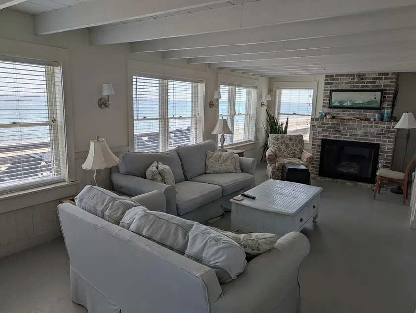 Haus am Meer im Nantucket-Stil direkt an einem Sandstrand - Image 1