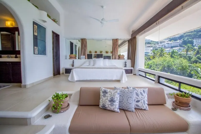 Beautiful Mediterranean-style house with spectacular views of the bay - Image 1