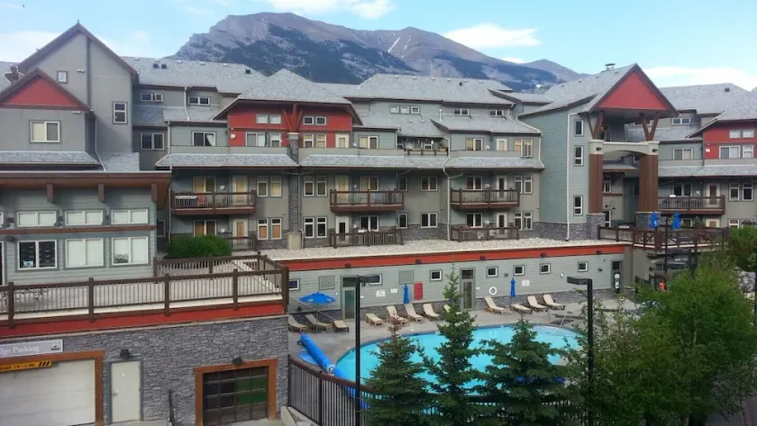 Condo de luxe - Terrasse privée avec Mtn Vues EXT.DECOR Piscine chauffée / 3 bains à remous / parc national Banff Passe - Image 1
