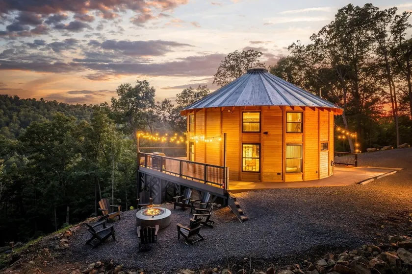 Skyline Yurt: Hot Tub~Wood Stove~WiFi~EVcharger - Image 1