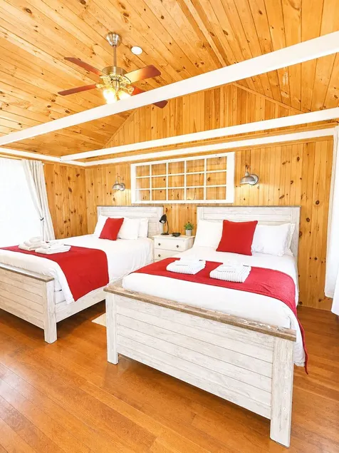 Cottage 4 - Year Round Pet Friendly $50 Fee 1 Bed w/ Loft / 1 Bath & Courtyard - Image 1