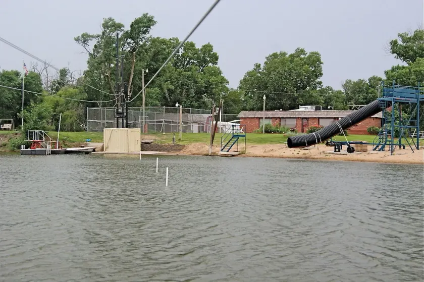 Great Country Réglage juste en dehors des limites de la ville sur 12 hectares. - Image 1