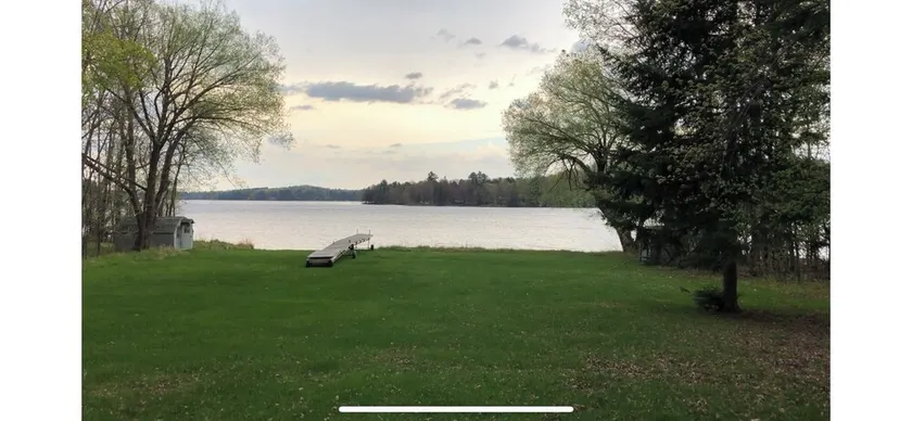 6 bed lake home on 2 acres with 217 ft of lake shore. Boat rentals!! - Image 1