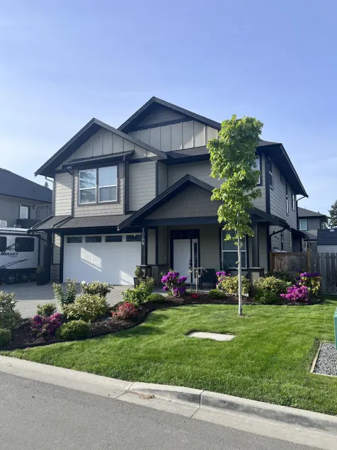 Newer private cozy 1 bdrm suite located 5 mins from all amenities. - Image 1