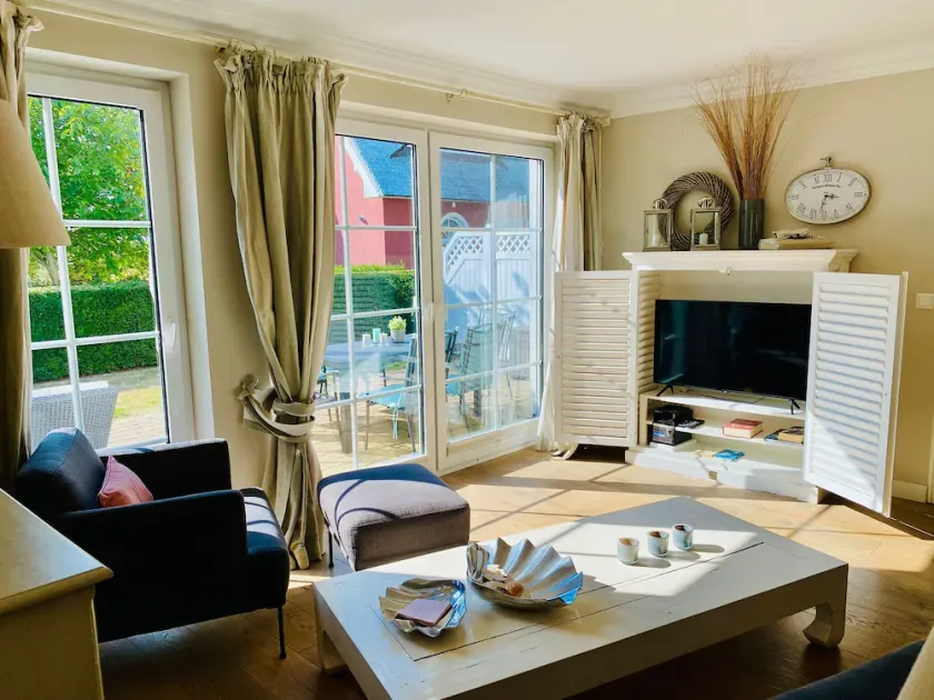 Exclusivo apartamento con jardín y chimenea. - Image 1