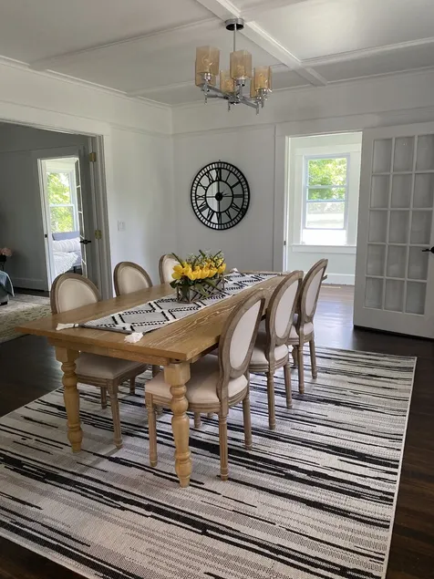 Great Getaway! Exceptional Home. Walking distance to The Christmas Tree Shoppe - Image 1