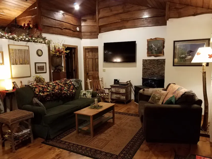 RIVERFRONT ADIRONDACK LOG CABIN - Image 1
