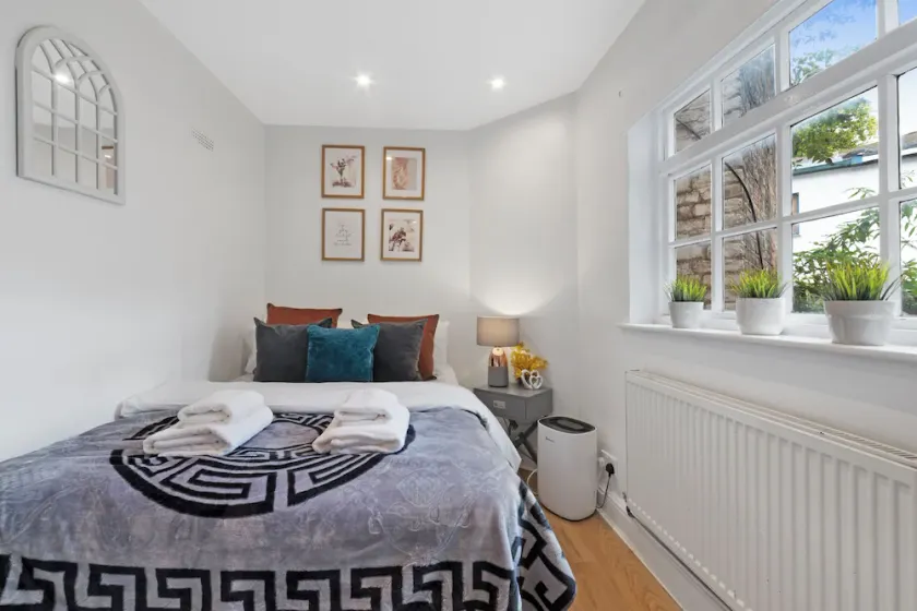Amplio apartamento de 1 cama en Camden Town: WIFI central, limpio y gratuito (para 4-5) - Image 1