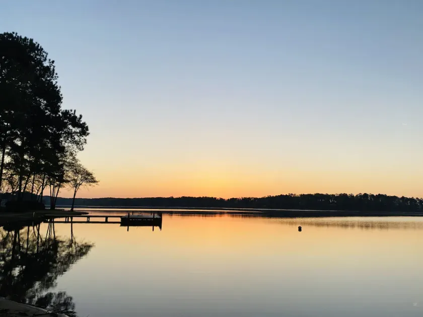 Lake House Escape-Reynolds-Plantage - Image 1