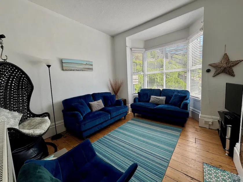 Great location, close to Ventnor beach and town. Perfect for families. - Image 1