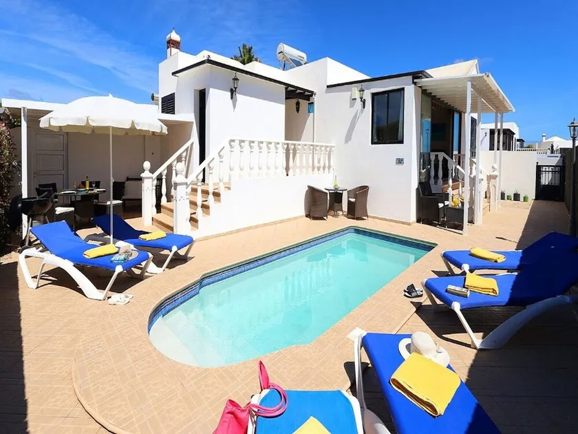 Cosy Lanzarote Villa 3 Bedrooms Heated Pool Villa Honey - Image 1