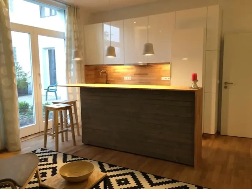 Moderne Studiowohnung in Coburg mit Küche und Innenhof - Image 1