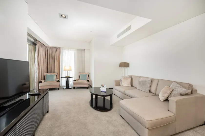 Modern 2BR in The Address Residences Dubai Marina by Deluxe Holiday Homes - Image 1