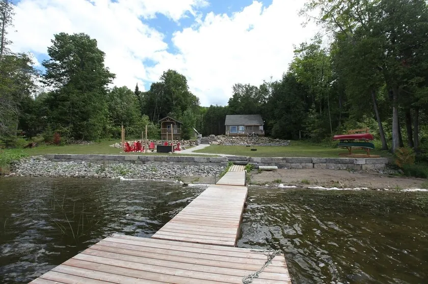 ❤️Private Sandy Beach Waterfront Cottage w/ Hottub❤️ - Image 1
