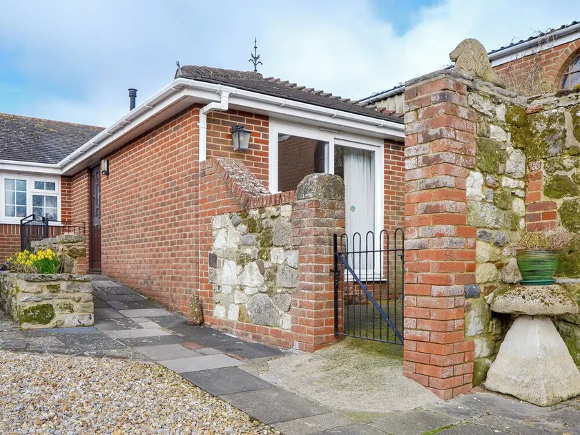 1 bedroom accommodation in Apse Heath, near Shanklin - Image 1
