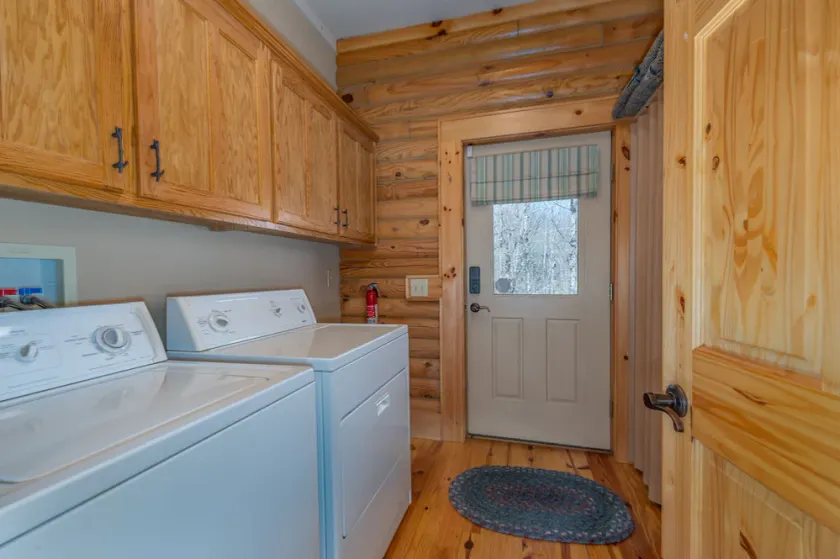 Nature's Den | Pet-Friendly, Mountaintop Cabin in Columbus - Image 1