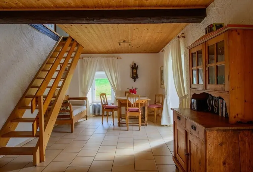 Apartamento cercado por bosques, prados e riachos - Image 1
