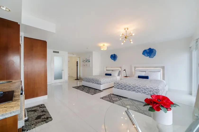 Oceanfront Top Floor w/Balcony View - Modern 2 Queen Beds Suite - Ocean Drive - Image 1