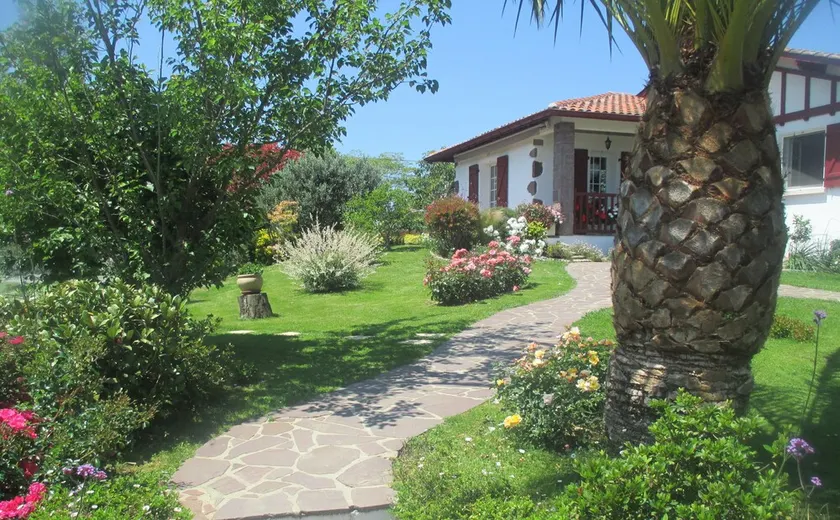 Basque country between sea and mountains, quiet ground floor apartment with garden - Image 1