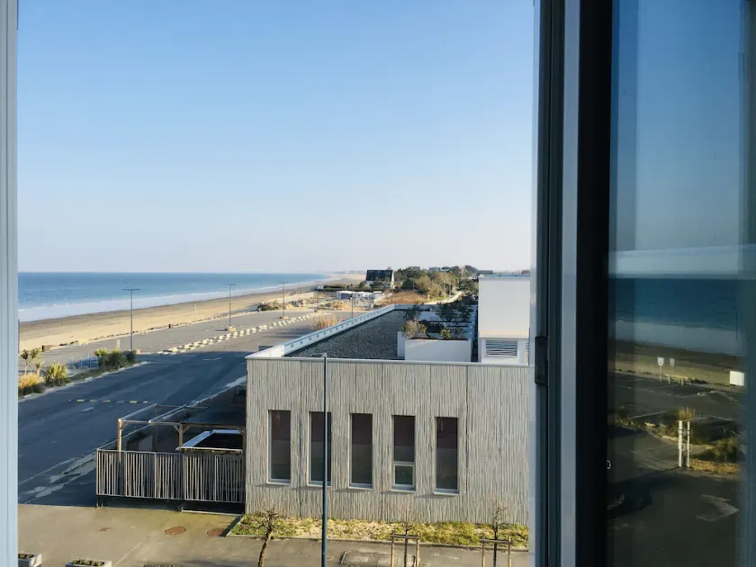 ~ Waterfront ~ sea view ~ direct beach / spa access at 20m ~ @ - Image 1