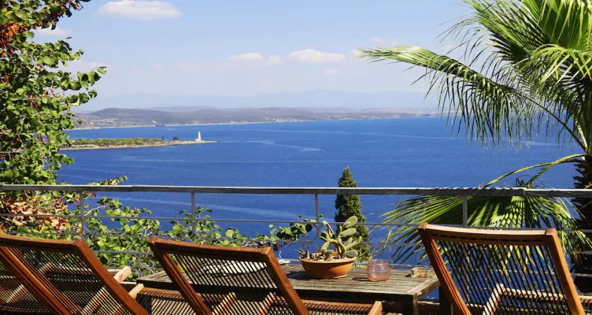 Private villa with panoramic sea views - Image 1
