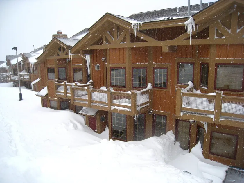 Beautiful Southwind ski in/out townhome w/ hot tub in 7 Springs gated community. - Image 1