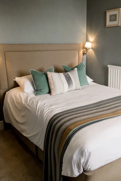 Snug, but all in need in a room for one - Image 1