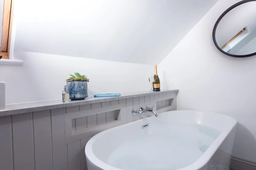 The Haybarn - Hot Tub - Free WiFi & Parking - Pets Welcome - Image 1