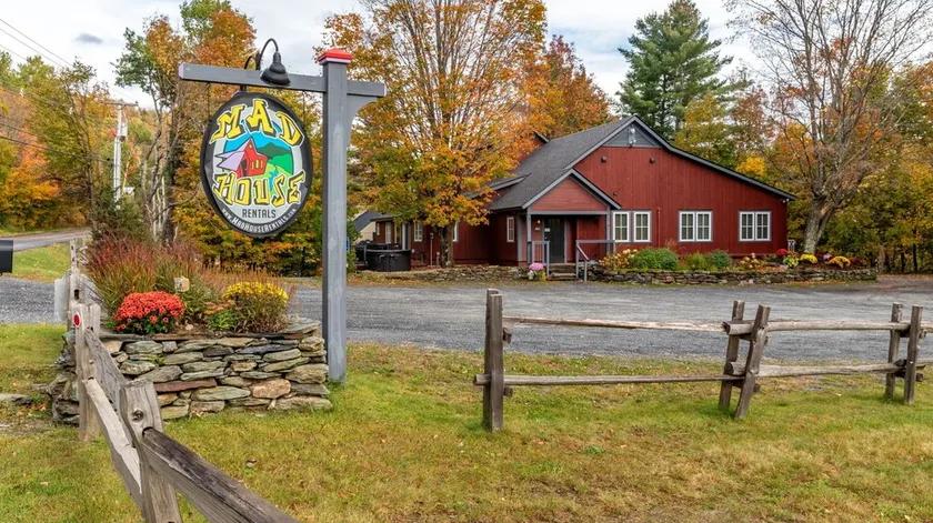 Charming Sugarbush Farmhouse Condo with Hot Tub Oasis - Image 1