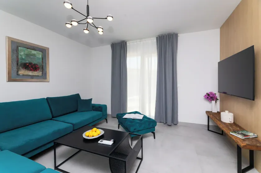 Apartment Bracholet - Image 1