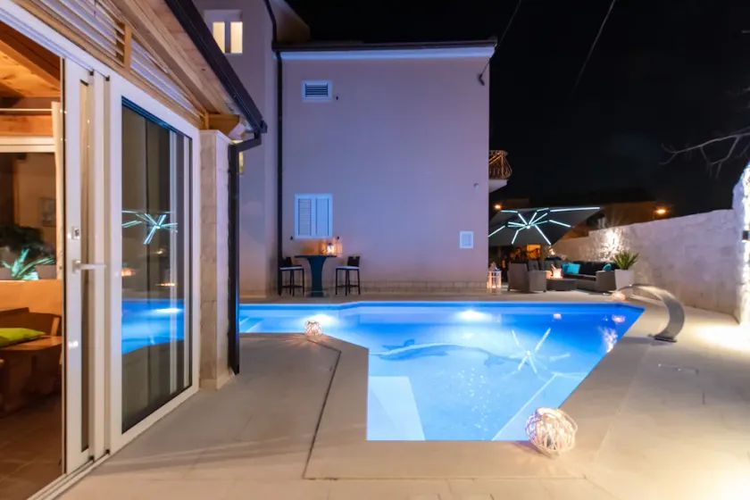 Villa San Tonini Deluxe lägenhet med privat uppvärmd pool - Image 1