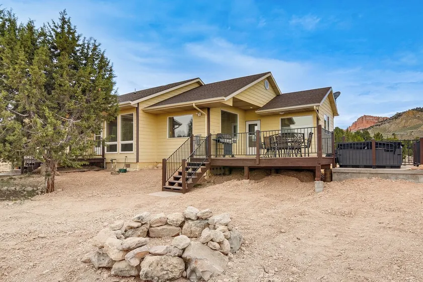 Viewing Deck! Scenic Tropic Sanctuary w/ Hot Tub - Image 1