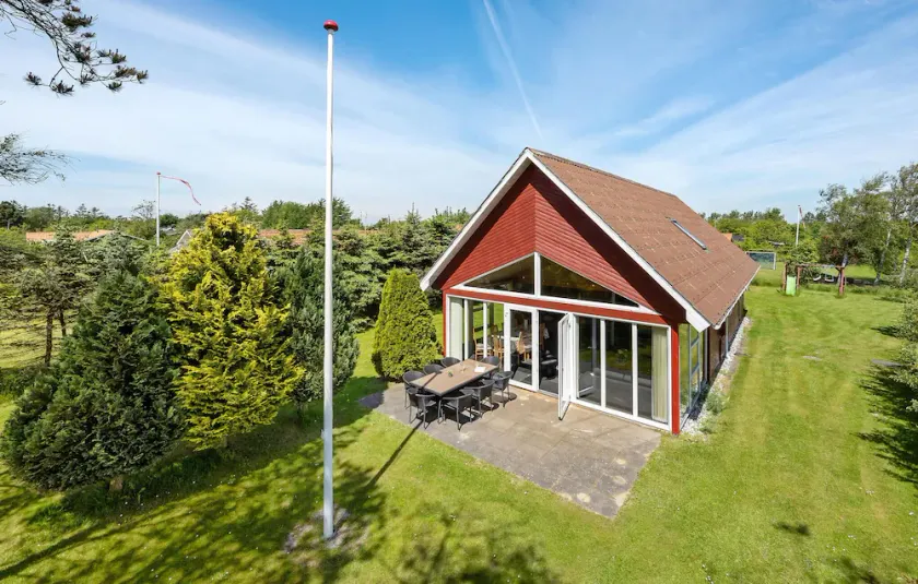 Fantastiskt hem med 5 sovrum i Tarm - Image 1