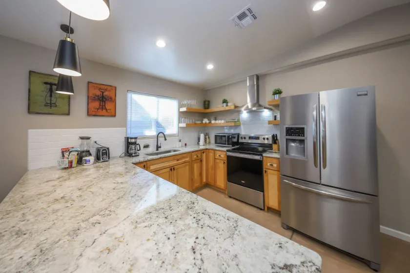 Brand new house in the heart of Tucson! - Image 1