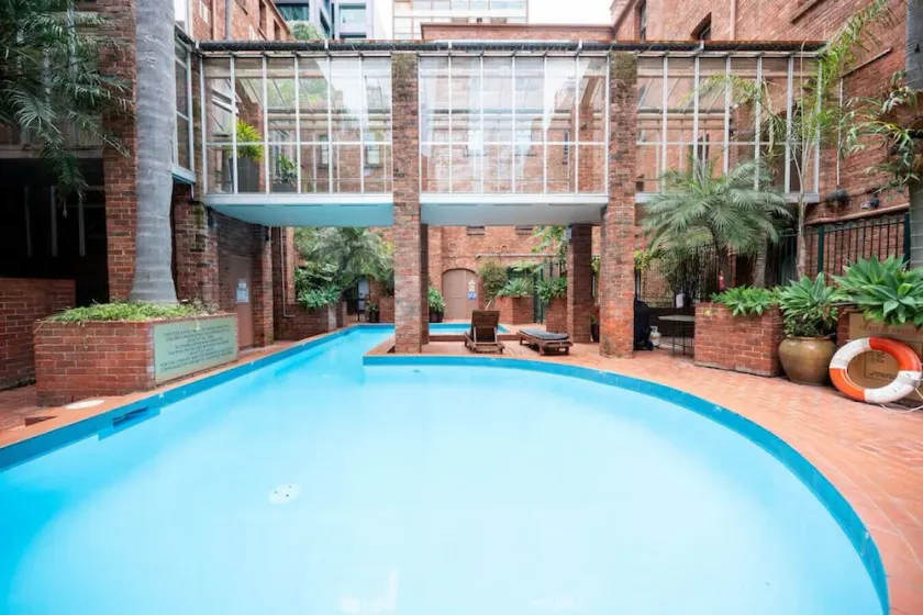 Gordons Place Entire Apartment CBD Location - Image 1