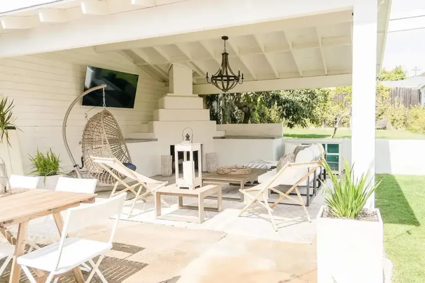 Stunning Beach Hideaway w Luxury Outdoor Living - Image 1