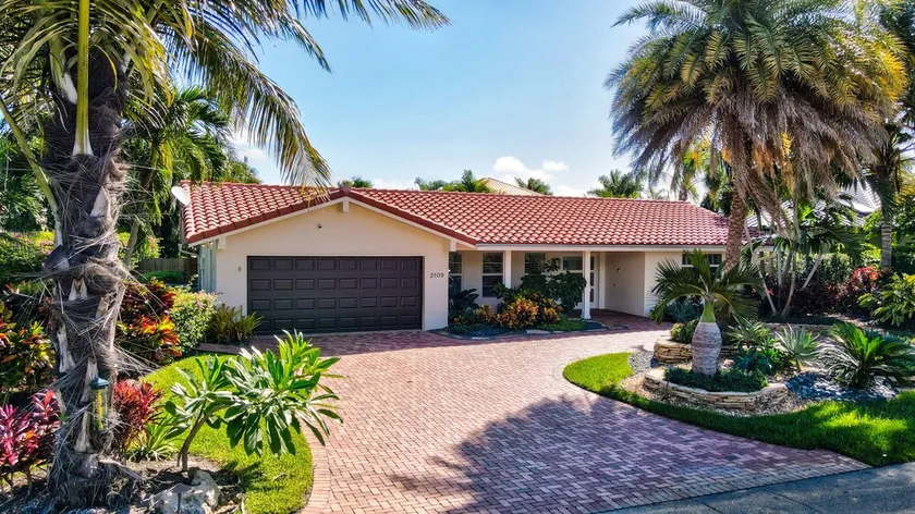 Luxurious Single-Story Waterfront Pool Villa in Delray Beach! VIP Passes! - Image 1