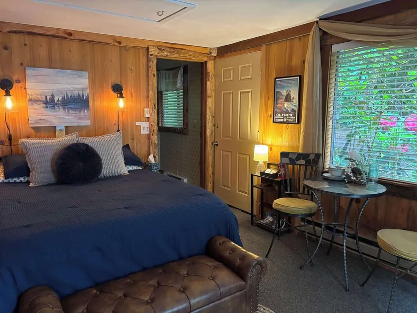 Eagle Cottage Room near Olympic National Park - Image 1
